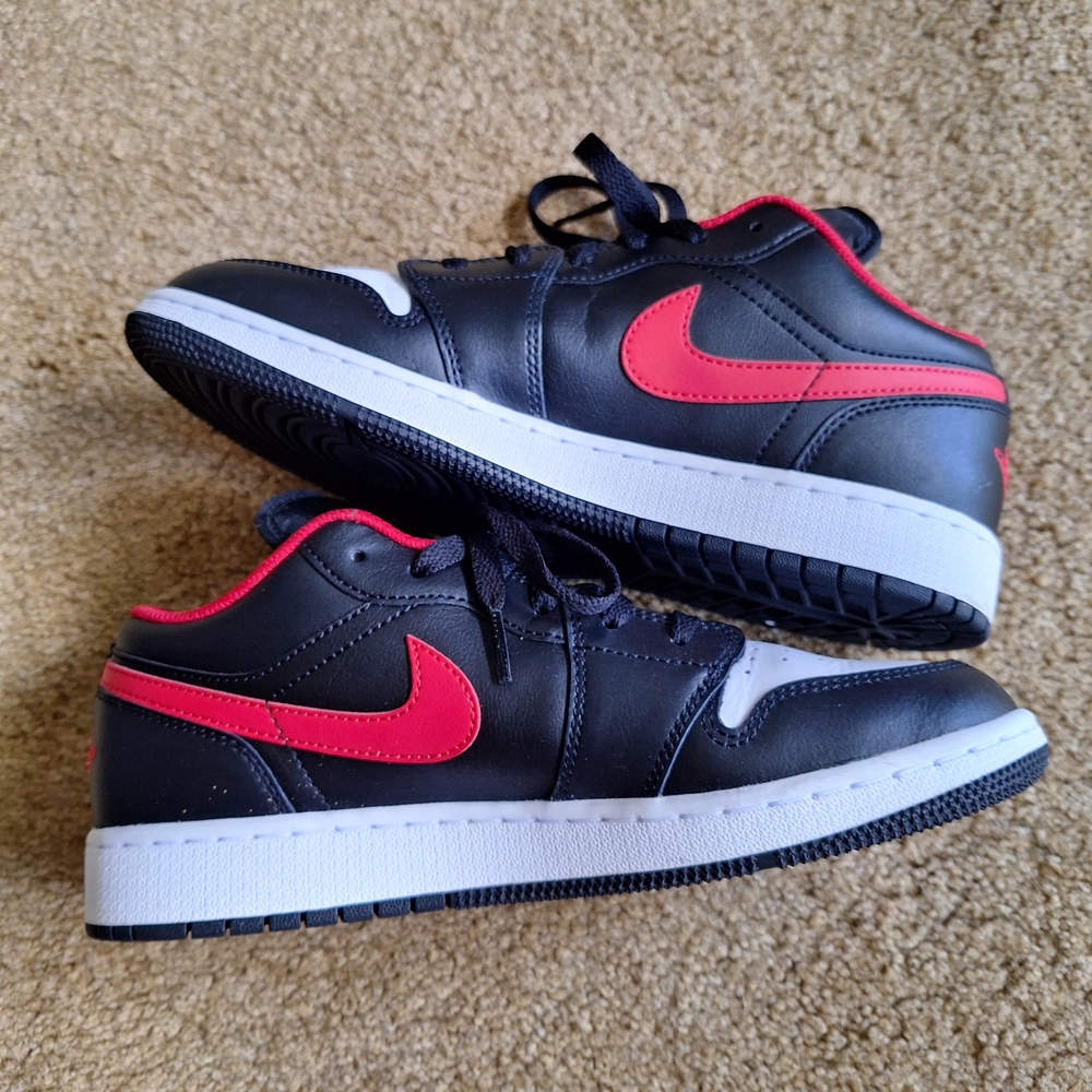 Black/Red/White Nike Sneakers
